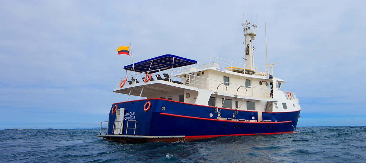 Galapagos-boat-Cachalote
